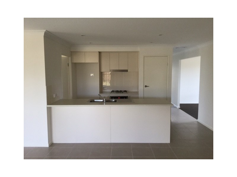 2 Lomandra Av, Roma QLD 4455