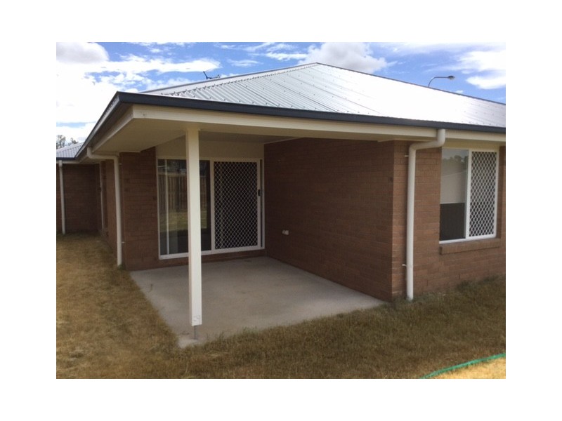 2 Lomandra Av, Roma QLD 4455