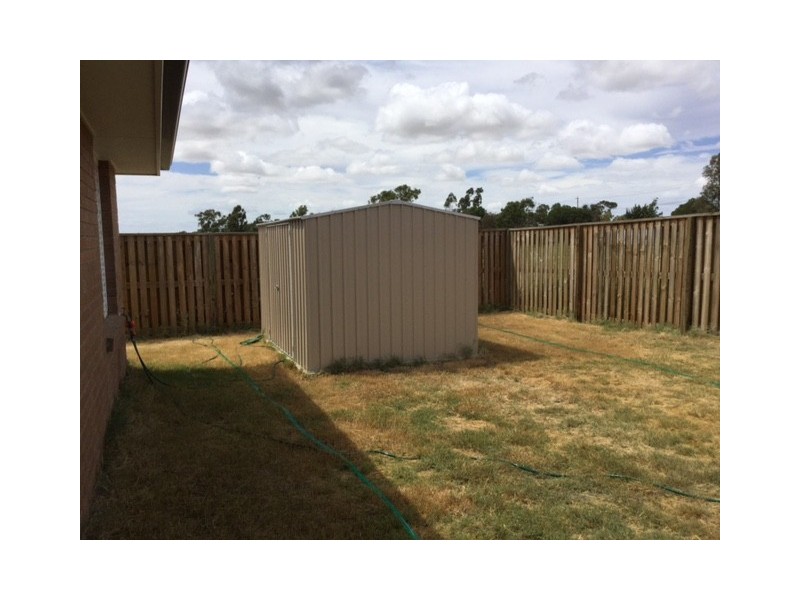 2 Lomandra Av, Roma QLD 4455