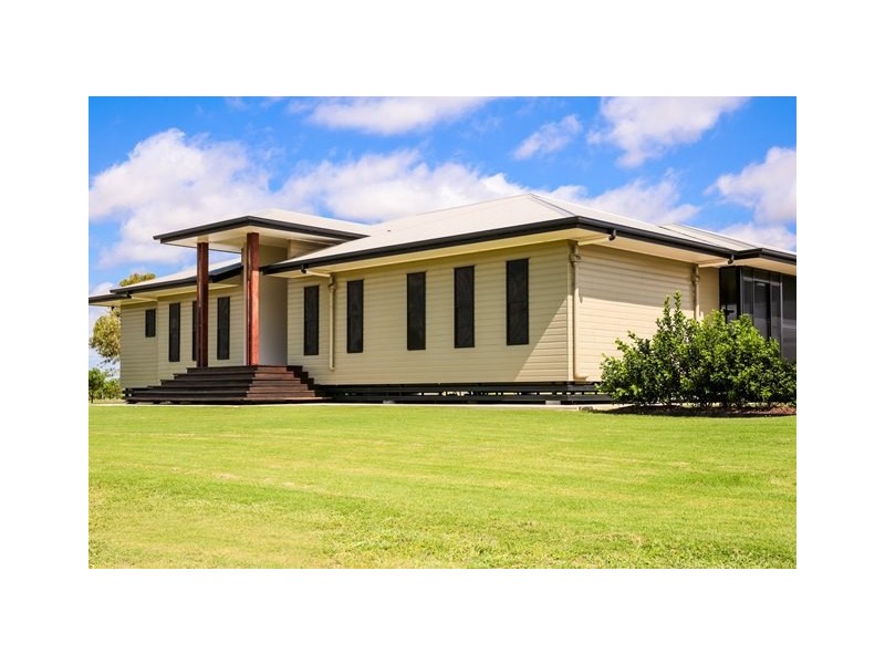 120 Bourne Drive, Roma QLD 4455