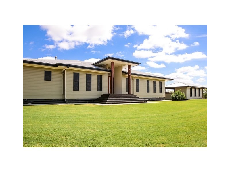 120 Bourne Drive, Roma QLD 4455