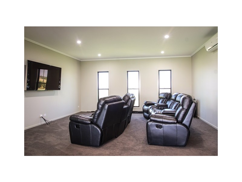 120 Bourne Drive, Roma QLD 4455