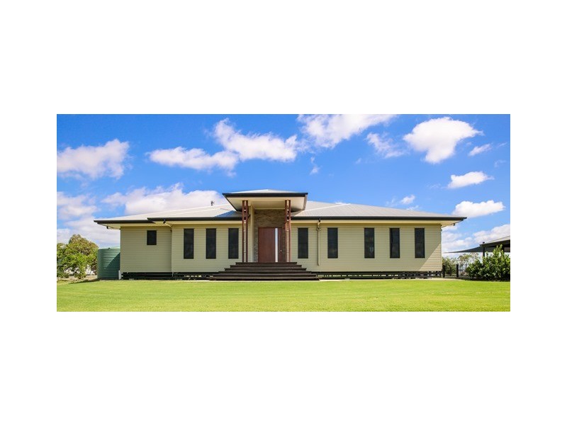 120 Bourne Drive, Roma QLD 4455