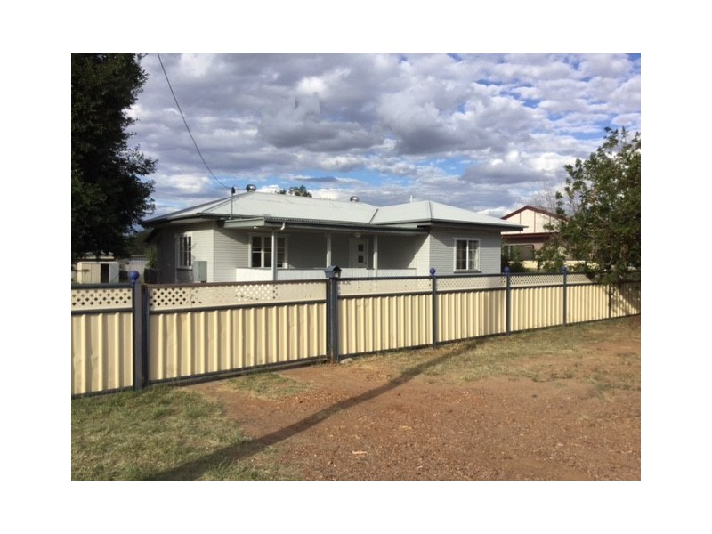 7 Queen Street, Roma QLD 4455