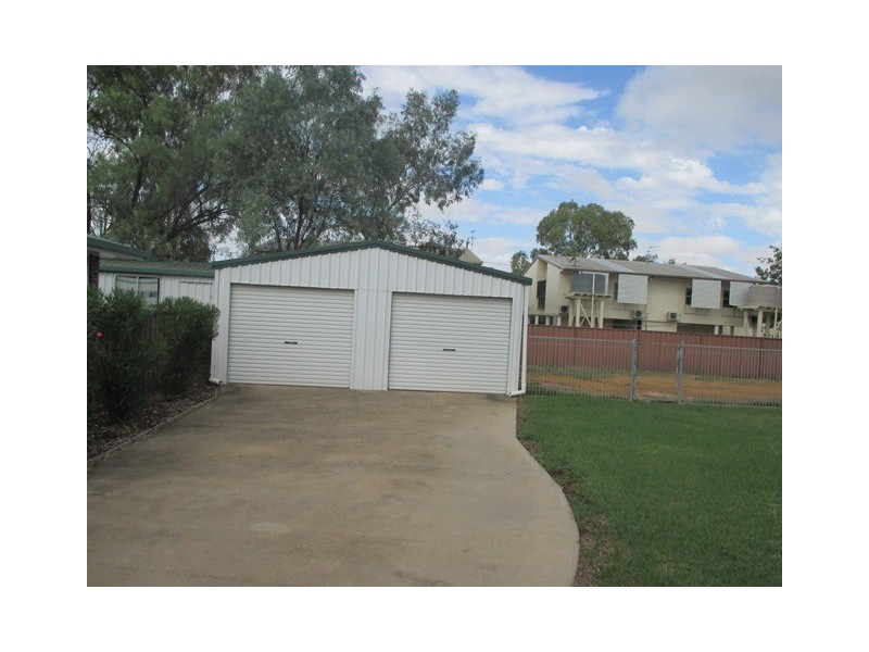 8 Roma Crescent, Roma QLD 4455
