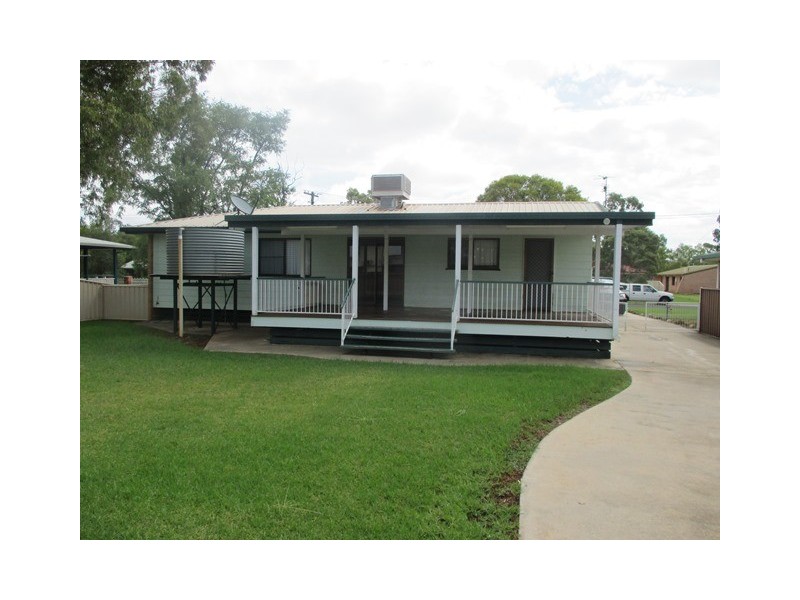 8 Roma Crescent, Roma QLD 4455