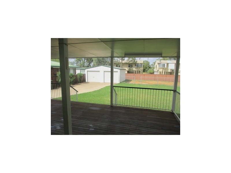 8 Roma Crescent, Roma QLD 4455
