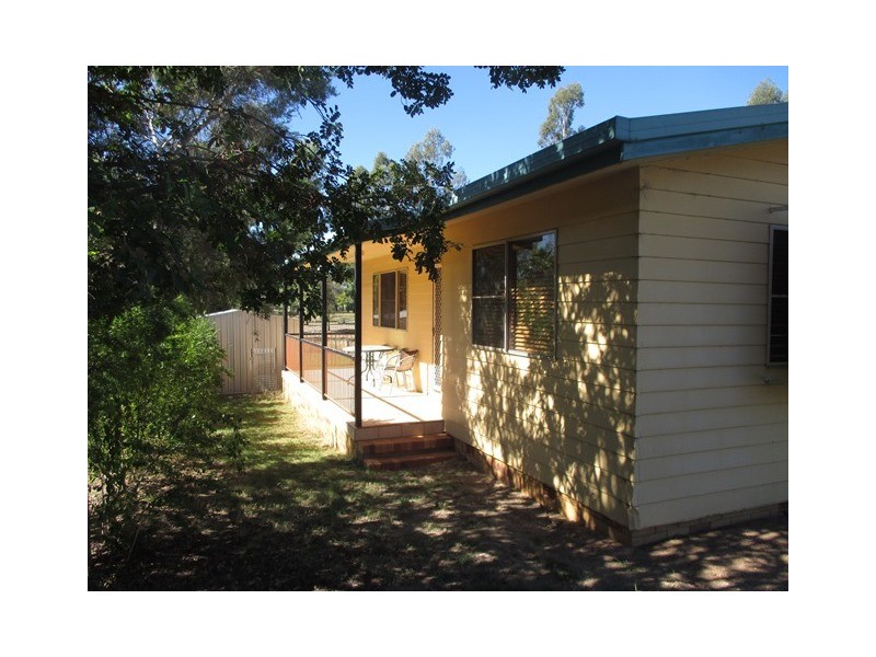 39 Northern Road, Roma QLD 4455