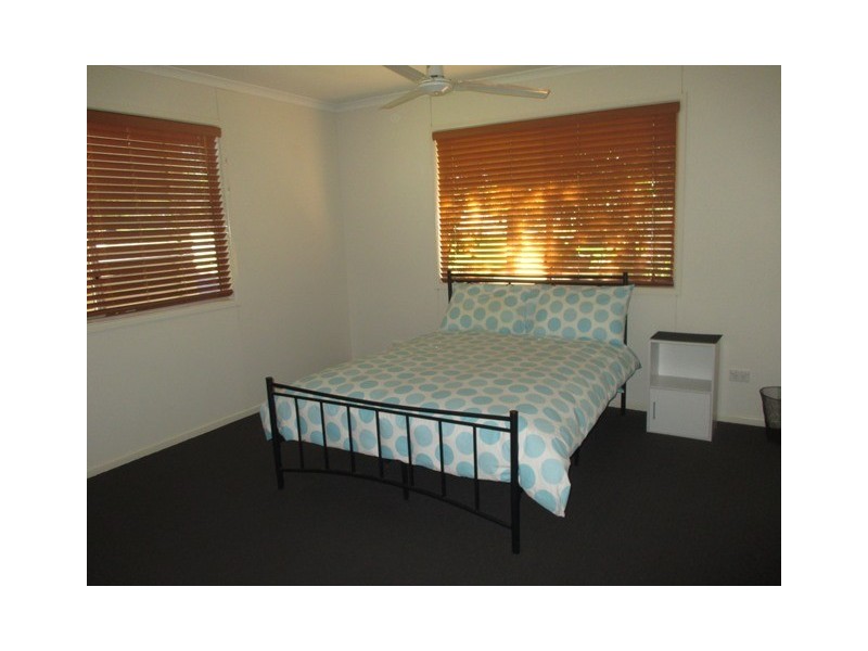 39 Northern Road, Roma QLD 4455