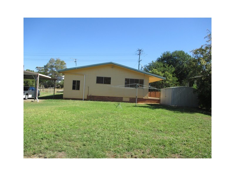 39 Northern Road, Roma QLD 4455