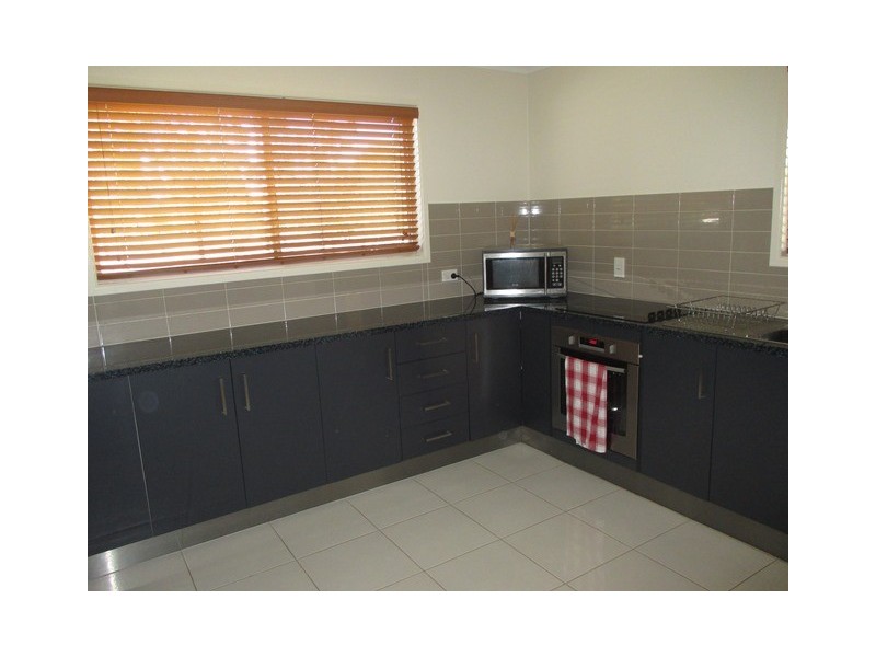 39 Northern Road, Roma QLD 4455