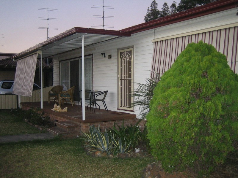 77 Woolana Avenue/Halekulani, Budgewoi NSW 2262