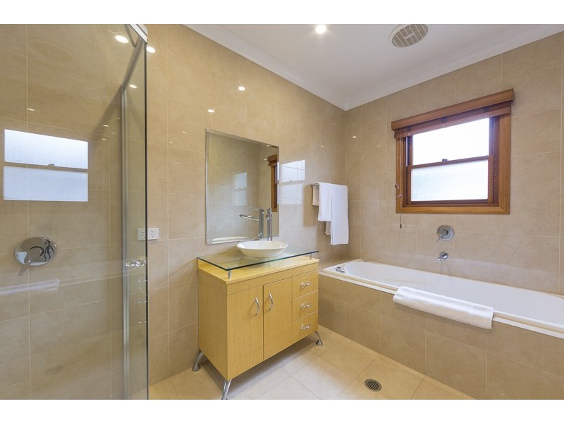 398 Beach Road, Batehaven NSW 2536