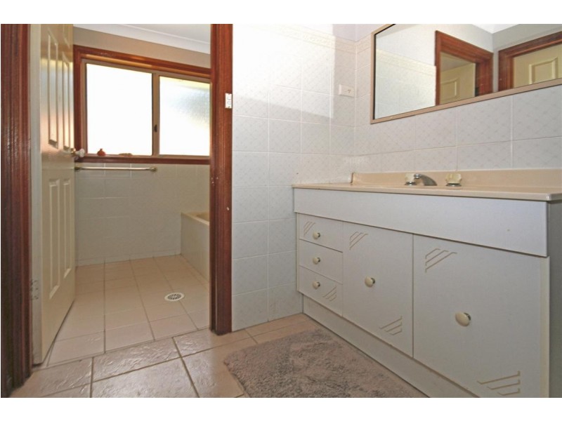 5 Lisa Place, Sunshine Bay NSW 2536