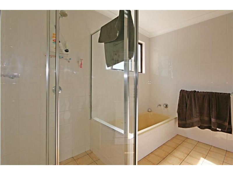 16 Edward Rd, Batehaven NSW 2536