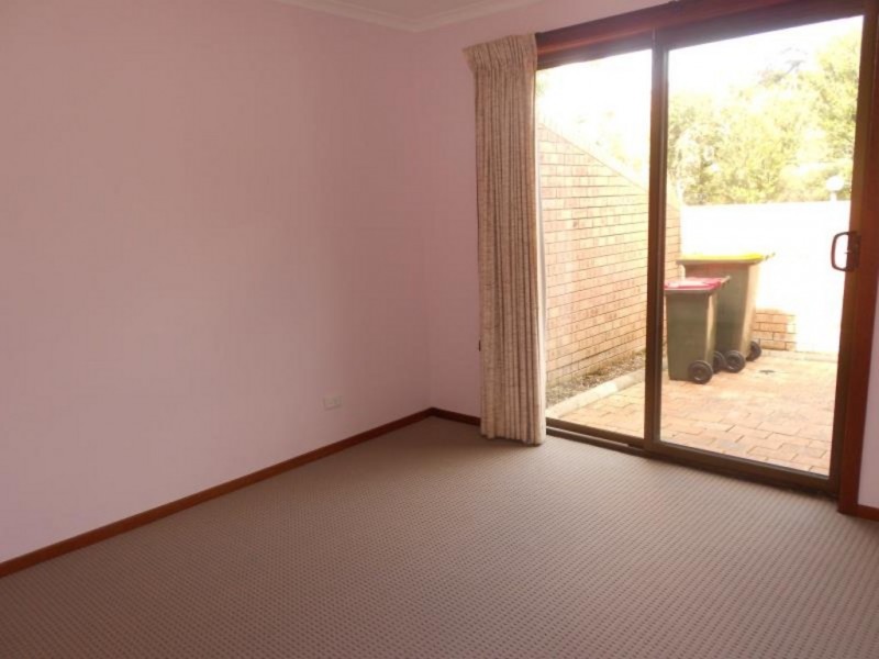 4/11 Eric Fenning Drive, Surf Beach NSW 2536