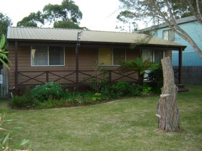 18 Yarralumla Crescent Cres, Tomakin NSW 2537