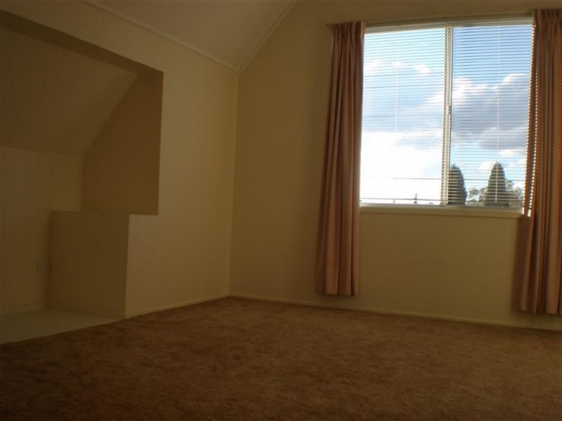2 Dolphin Avenue, Batemans Bay NSW 2536