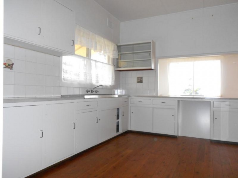 7 Lockyersleigh Avenue, Batehaven NSW 2536