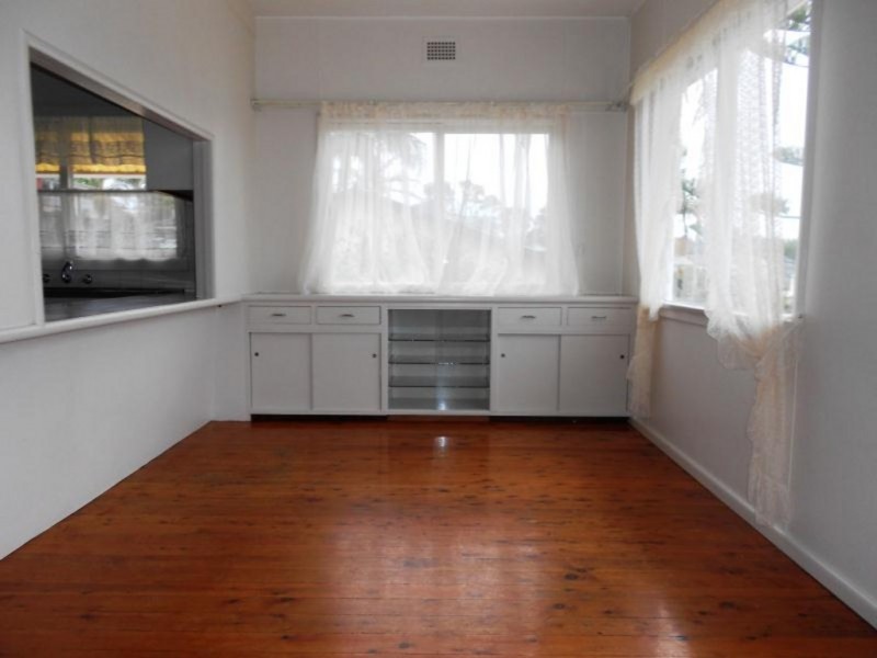 7 Lockyersleigh Avenue, Batehaven NSW 2536