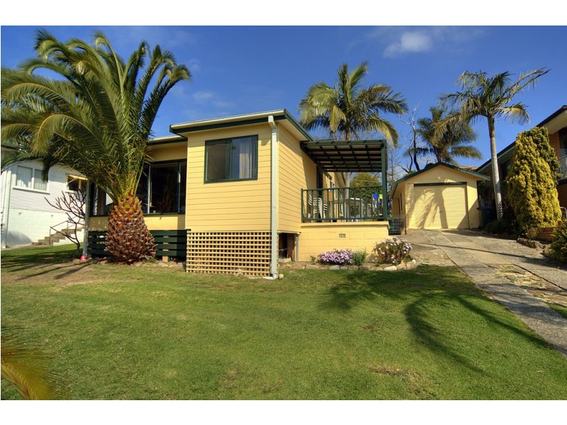 9 Lockyersleigh Avenue, Batehaven NSW 2536