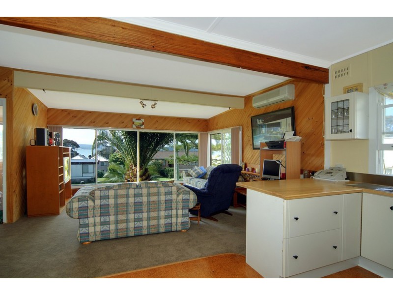 9 Lockyersleigh Avenue, Batehaven NSW 2536