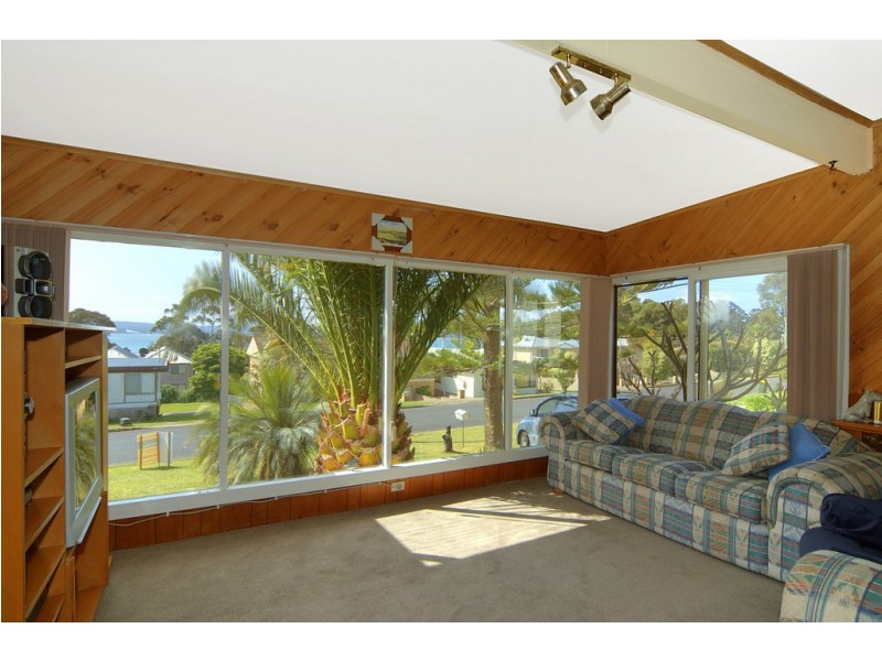 9 Lockyersleigh Avenue, Batehaven NSW 2536
