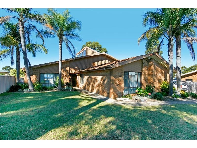 15 Wills Crescent, Sunshine Bay NSW 2536