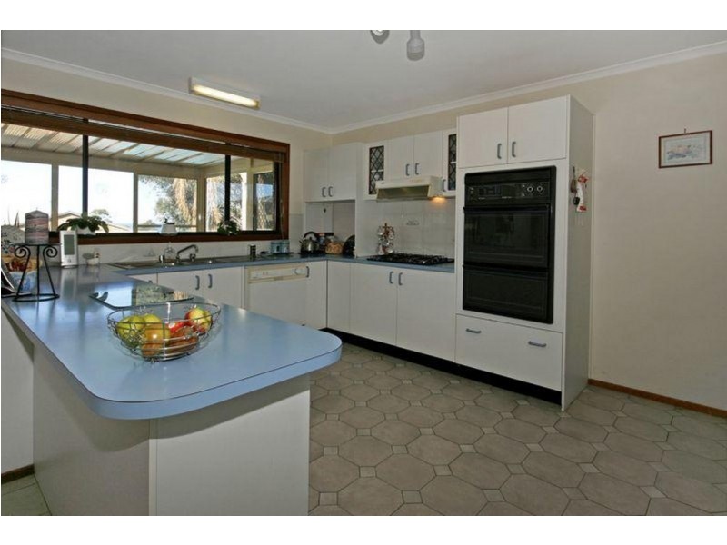 15 Wills Crescent, Sunshine Bay NSW 2536
