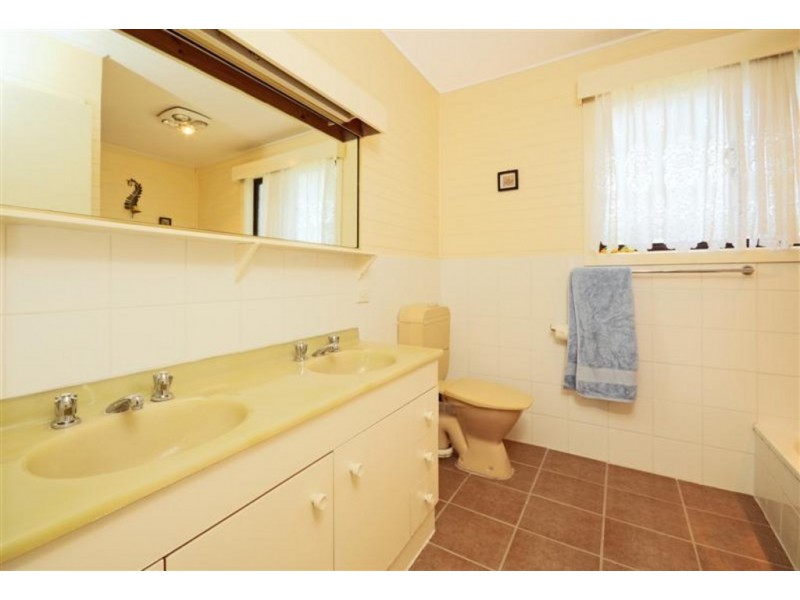 4 Blue Gum Parade, Maloneys Beach NSW 2536