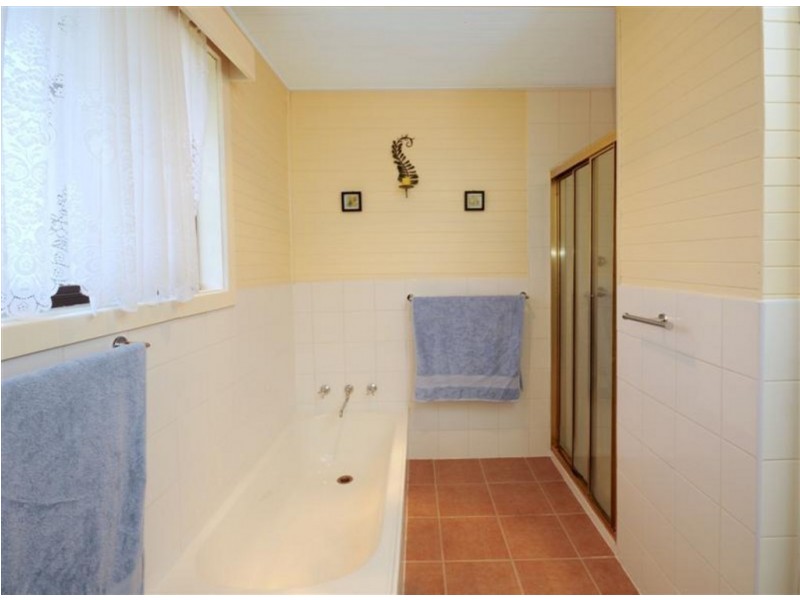 4 Blue Gum Parade, Maloneys Beach NSW 2536