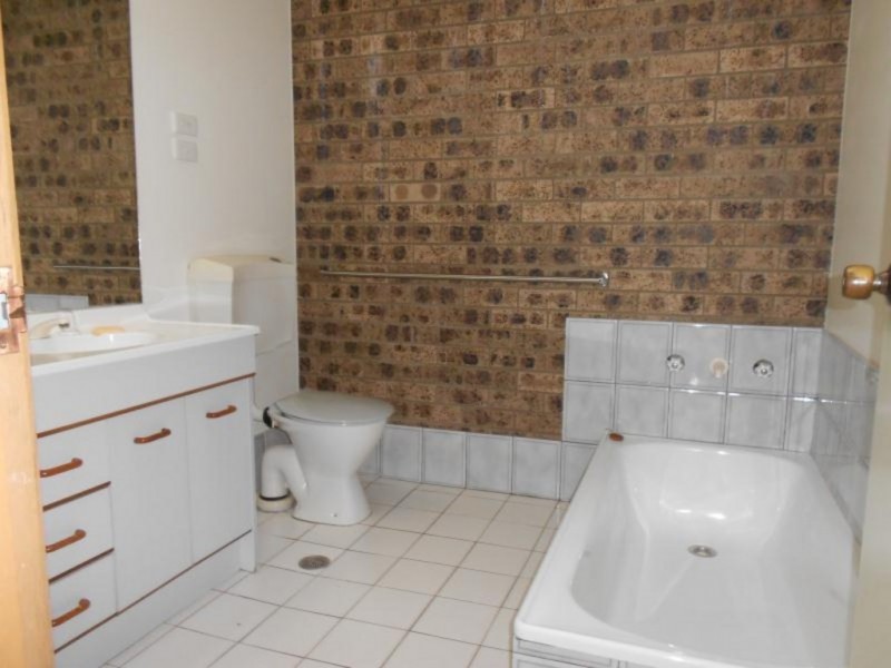 2/4 Berry Place, Surf Beach NSW 2536