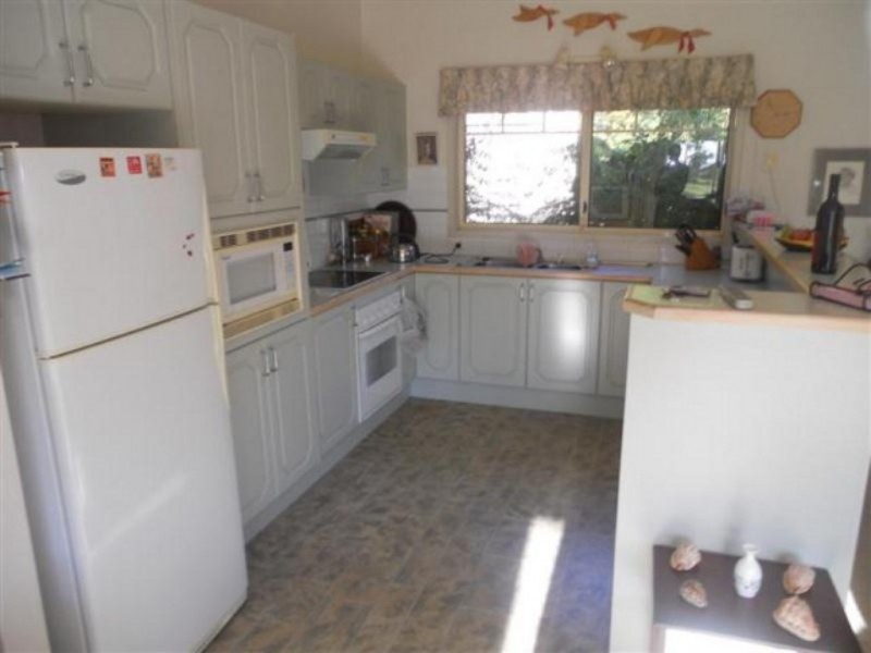 5 Highlands Avenue, Surf Beach NSW 2536