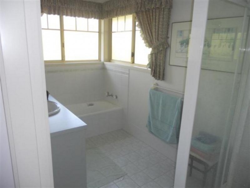 5 Highlands Avenue, Surf Beach NSW 2536