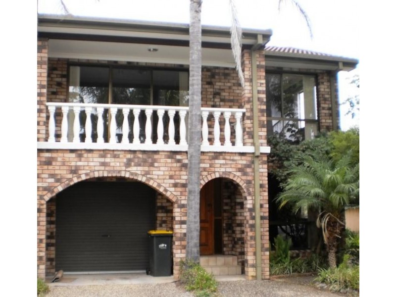 2/2 Foam Street, Surfside NSW 2536