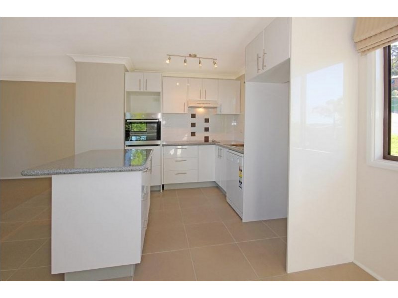 13 Hawks Nest Place, Surfside NSW 2536