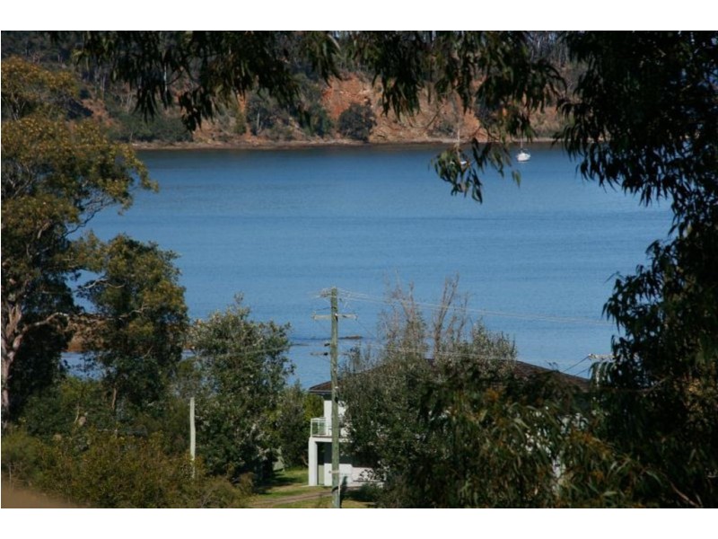 13 Hawks Nest Place, Surfside NSW 2536