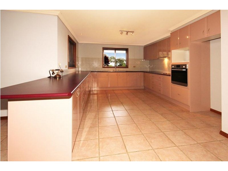 8 Poole Place, Sunshine Bay NSW 2536