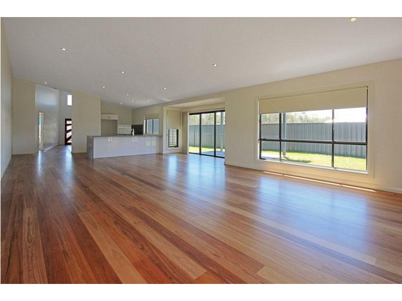 17 Griffiths Run, Broulee NSW 2537