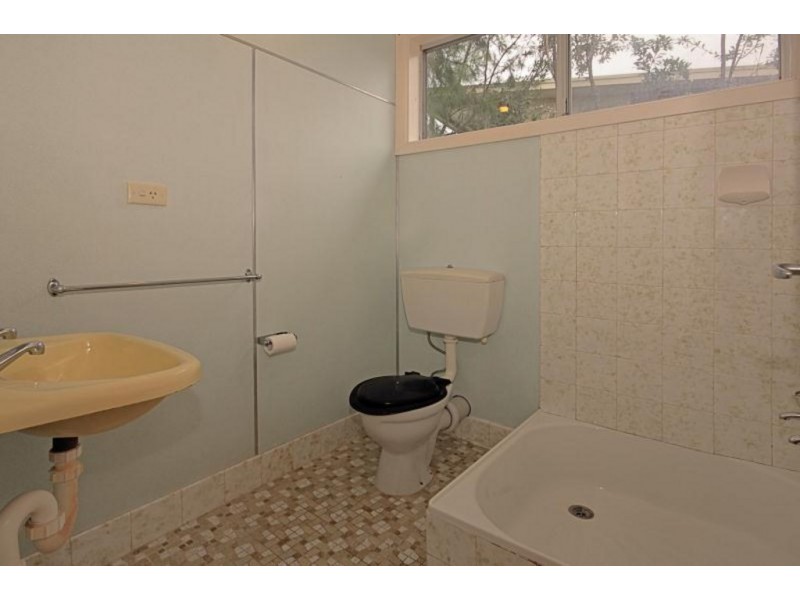 11 Pine Street BATEHAVEN, Batehaven NSW 2536