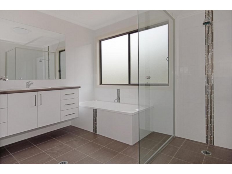 19 Oakwood Way, Catalina NSW 2536