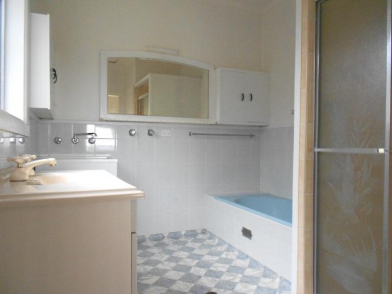 27 Bavarde Avenue, Batemans Bay NSW 2536