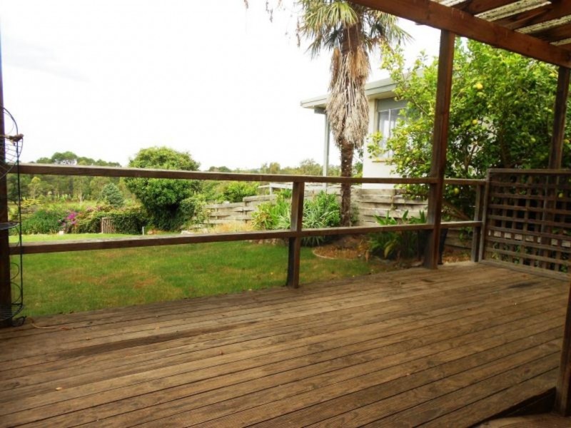 27 Bavarde Avenue, Batemans Bay NSW 2536