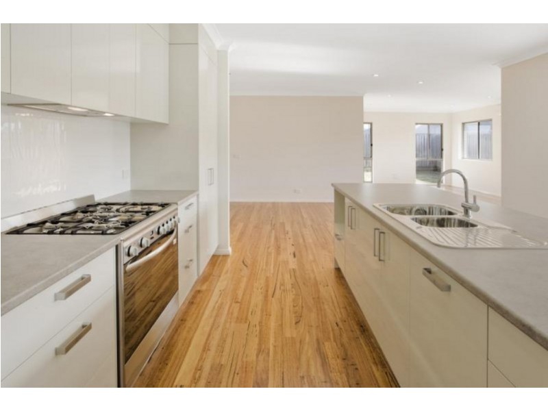 11 Bagarin Avenue, Tomakin NSW 2537