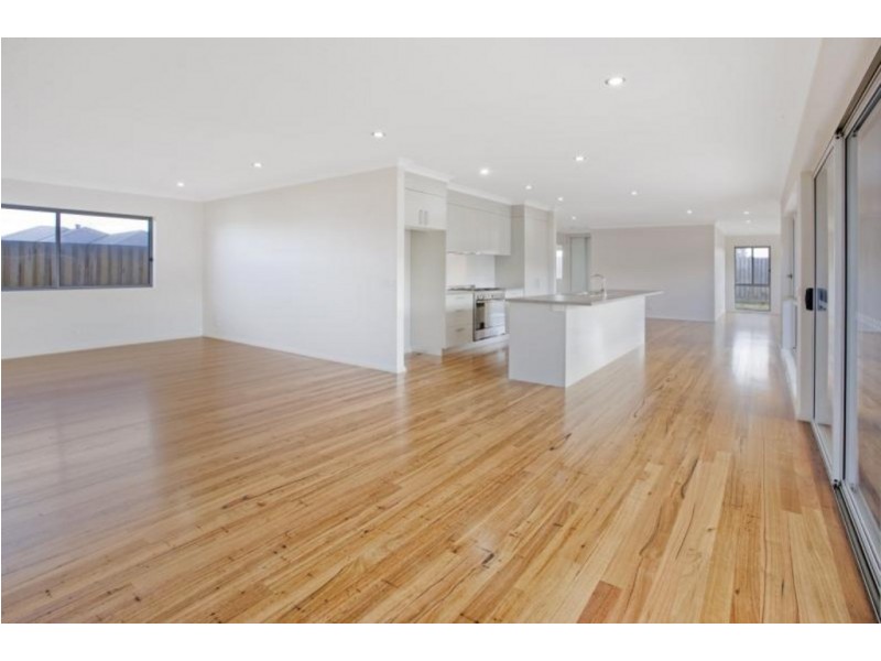 11 Bagarin Avenue, Tomakin NSW 2537