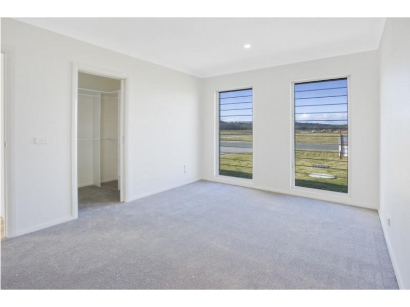 11 Bagarin Avenue, Tomakin NSW 2537