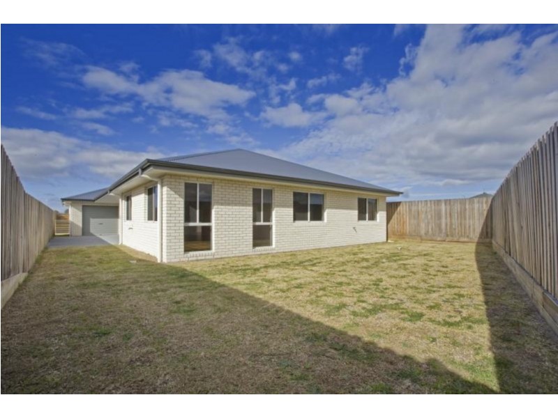 11 Bagarin Avenue, Tomakin NSW 2537