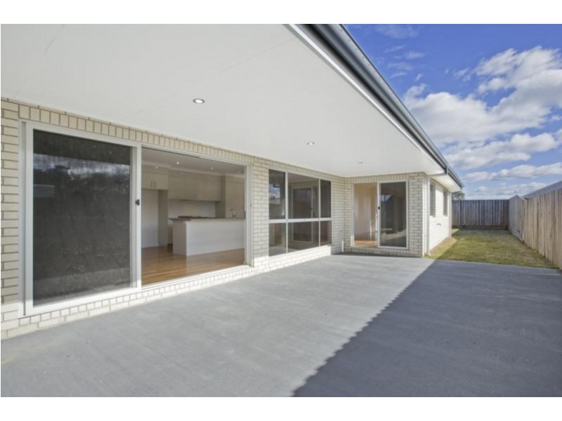 11 Bagarin Avenue, Tomakin NSW 2537