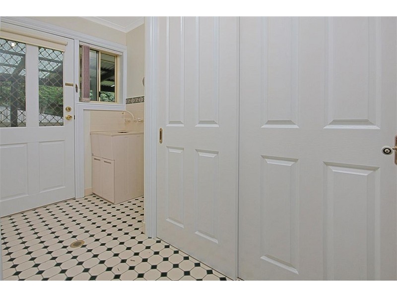 15 Karoola Crescent, Surfside NSW 2536