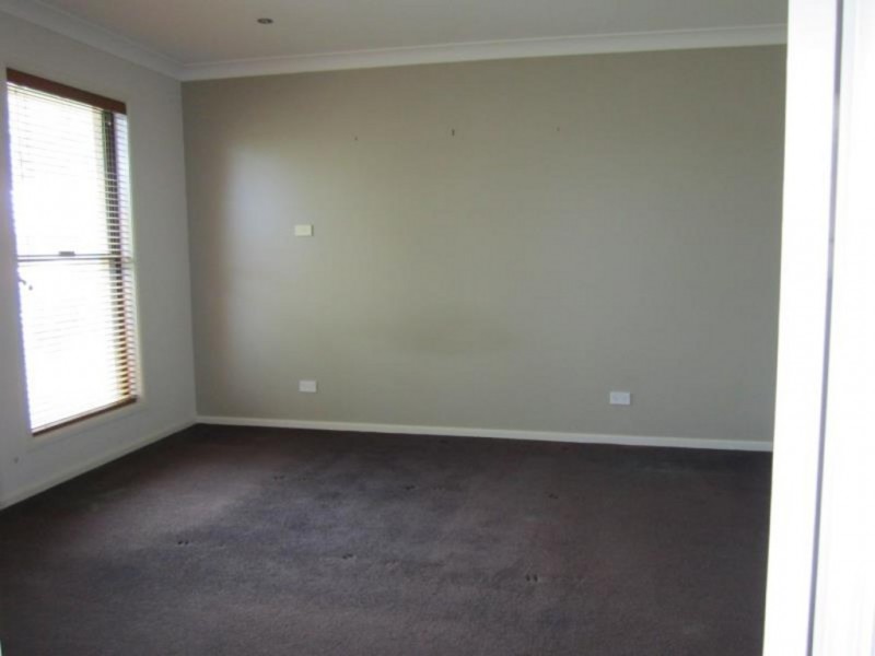 8 Batman Place, Sunshine Bay NSW 2536